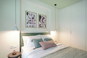 Comfort-huoneisto, kaupunkinäköala | Ylelliset vuodevaatteet, tallelokero huoneessa