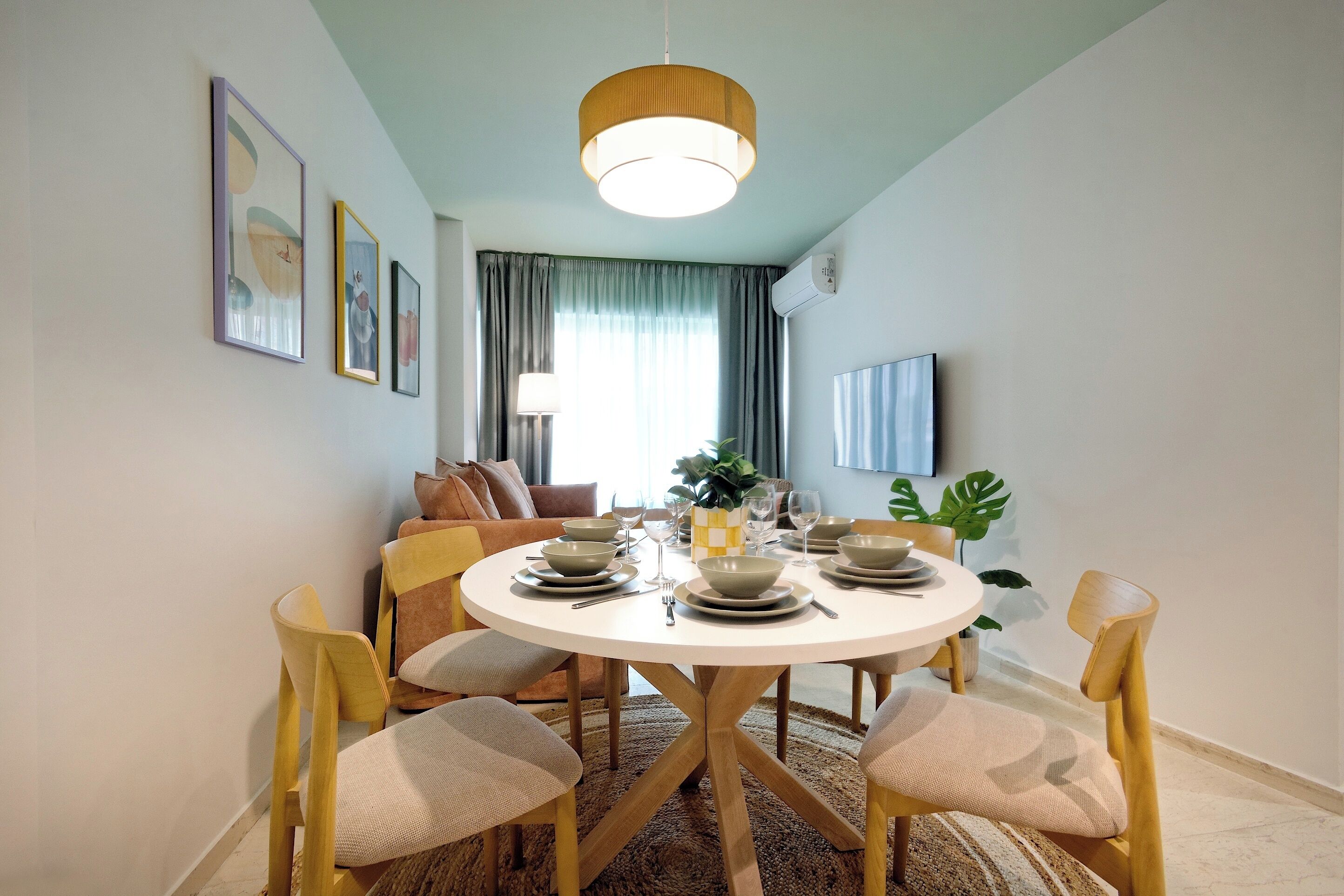 Apartemen Comfort, pemandangan kota | Makan di kamar