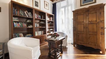 Superior Apartment, Balcony, River View | Living area