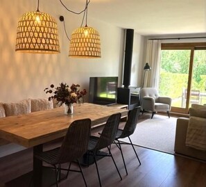 Fireplace - Ground Ffloor 2 rooms 5 Pax, Pool, Private Garden & Fireplace (Estavar)