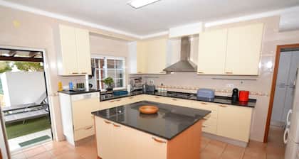 Spacious 4 Bedroom Villa with Private Pool, Walking distance to Tavira town