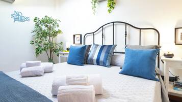 2 bedrooms, desk, iron/ironing board, WiFi