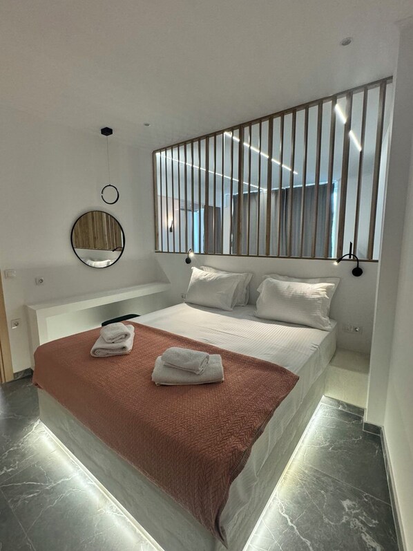 1 bedroom, premium bedding, desk, laptop workspace - La dolce vita-Your Urban Stay (Thessaloniki)