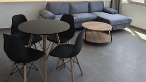 Luxury Apartment | In-room dining - La dolce vita-Your Urban Stay (Thessaloniki)