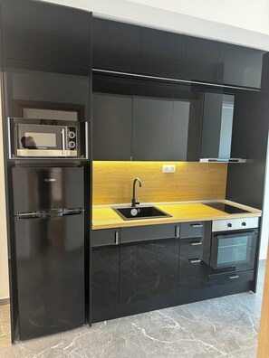 Superior-Apartment | Eigene Küche | Großer Kühlschrank, Ofen, Herdplatte