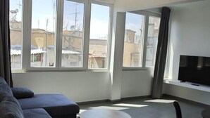 Luxury Apartment | Living area | 50-inch flat-screen TV with digital channels - La dolce vita-Your Urban Stay (Thessaloniki)