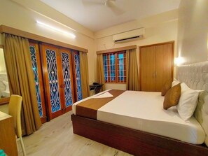 Laptop workspace, blackout drapes, free WiFi - Ashray The Living Entity  (Bidhannagar)