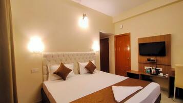 Deluxe Double Room, Balcony, City View | Laptop workspace, blackout curtains, free WiFi