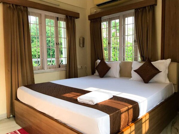 Deluxe Double Room, Balcony, City View | Laptop workspace, blackout drapes, free WiFi