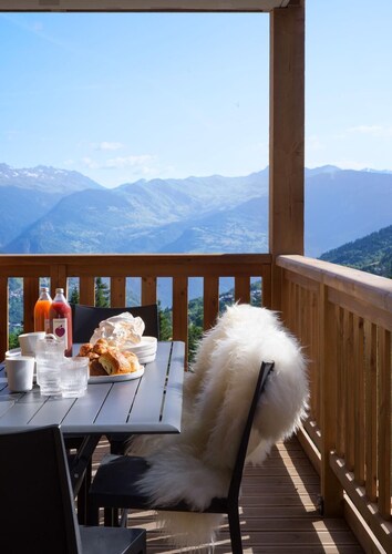 Wifi, 100m from shops, view mountain, fitness, swimming pool, sauna, hammam, terrace, balcony