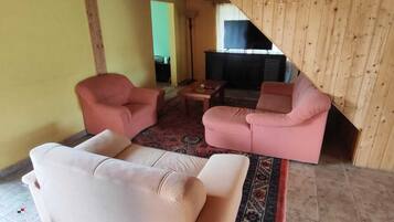 Smart TV, chimenea y impresora