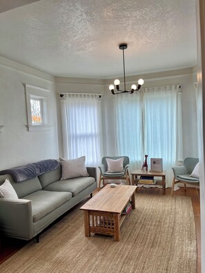 Smart-tv, dvd-afspiller, bøger, printere