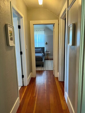 3 slaapkamers, een bureau, een strijkplank/strijkijzer, gratis wifi