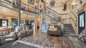 Una Smart TV, una chimenea