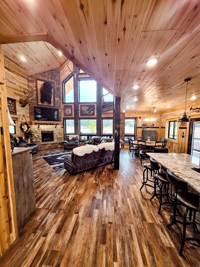 Bison Creek Lodge+WiFI+AC+10Miles2YNP