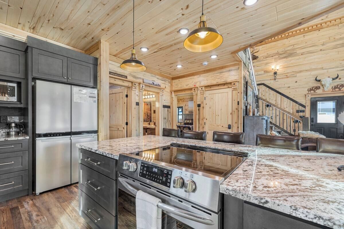 Kühlschrank, Mikrowelle, Herdplatte, Geschirrspüler