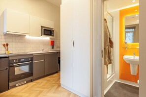 Classic Studio, Non Smoking | Bathroom