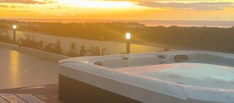 Charming 1-bedroom condo with Rooftop Pool and beautiful views