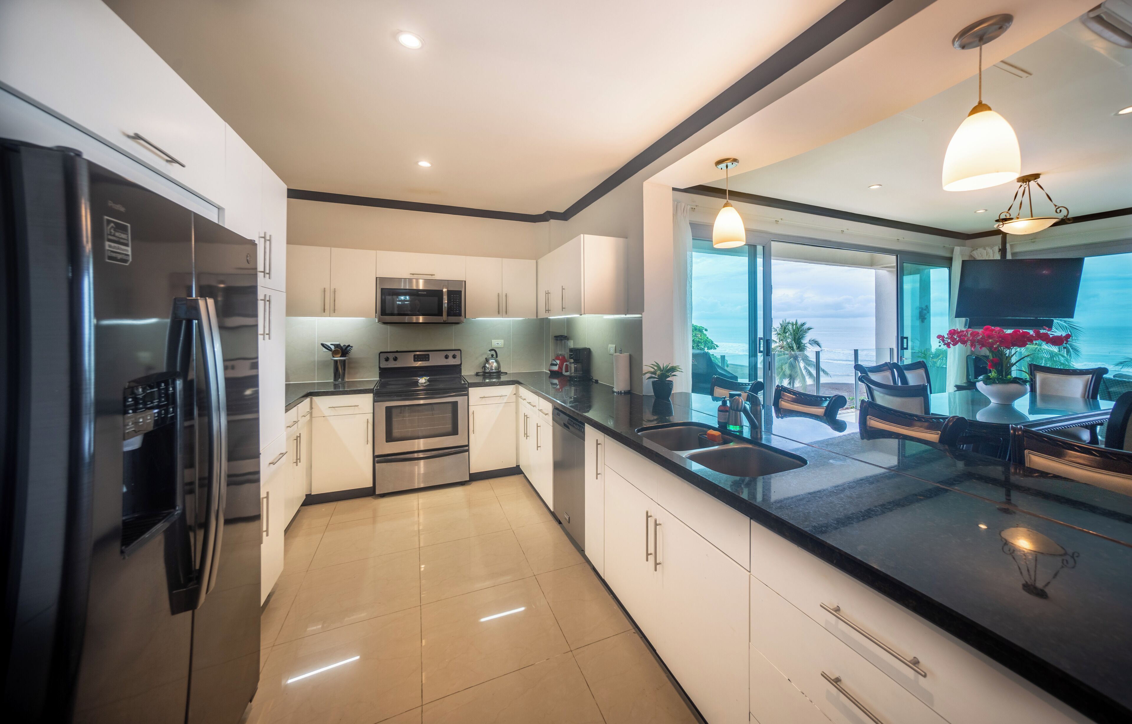 冰箱、微波炉、烤箱、炉灶