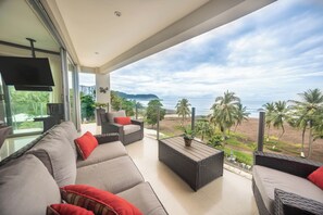 Interior - Diamante 403s - Oceanfront Glass (Jaco)