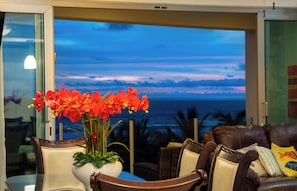 Outdoor dining - Diamante 403s - Oceanfront Glass (Jaco)