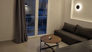 Deluxe Apartment, Balcony, City View | Living area