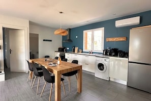 Fridge, microwave, oven, stovetop - Casa A Sabbia Private heated pool in Porto-Vecchio, 3 bedrooms sleeps 6 (Muratello)