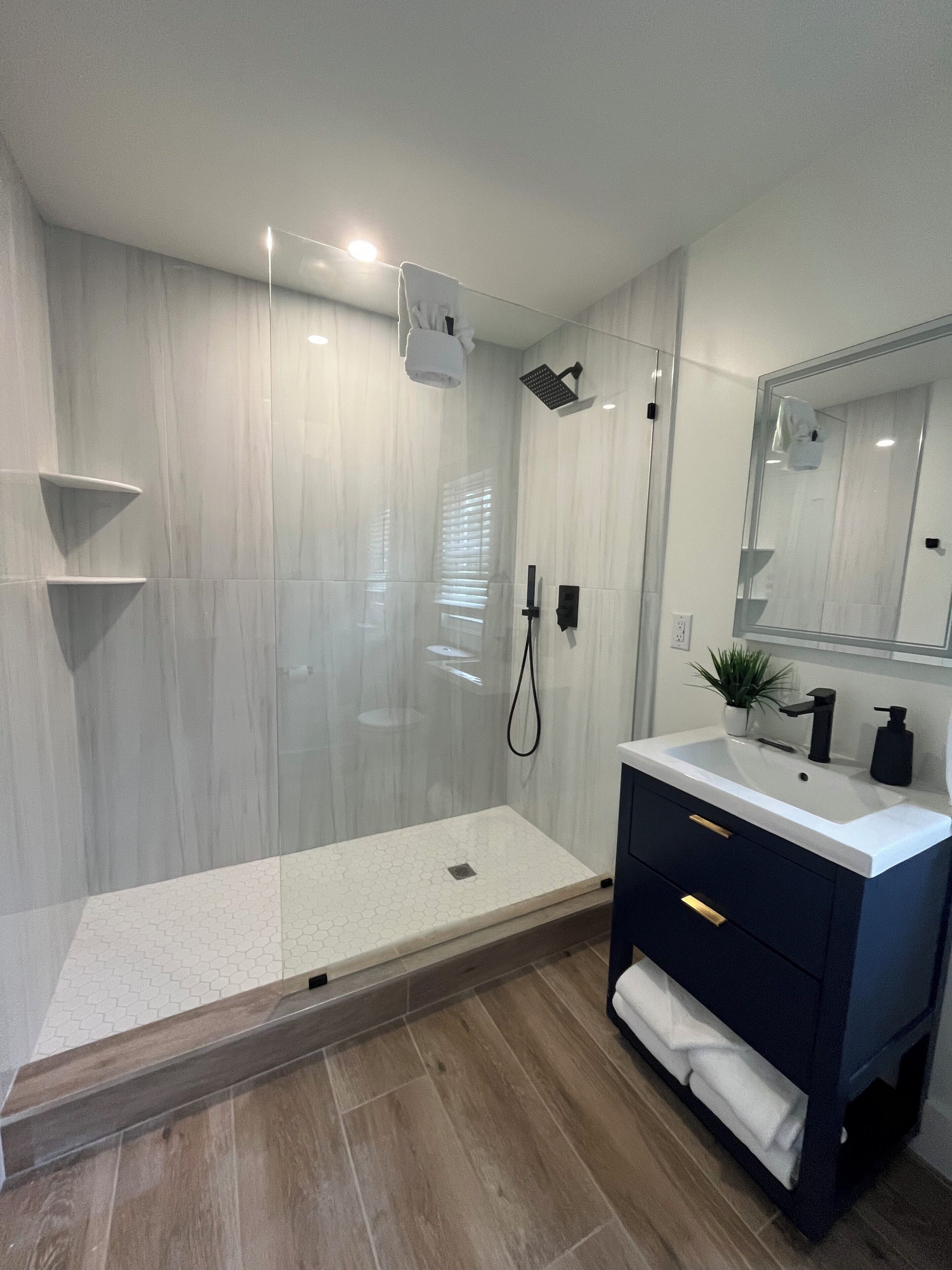 Hide Tide Two-Bedroom Estate | Bathroom