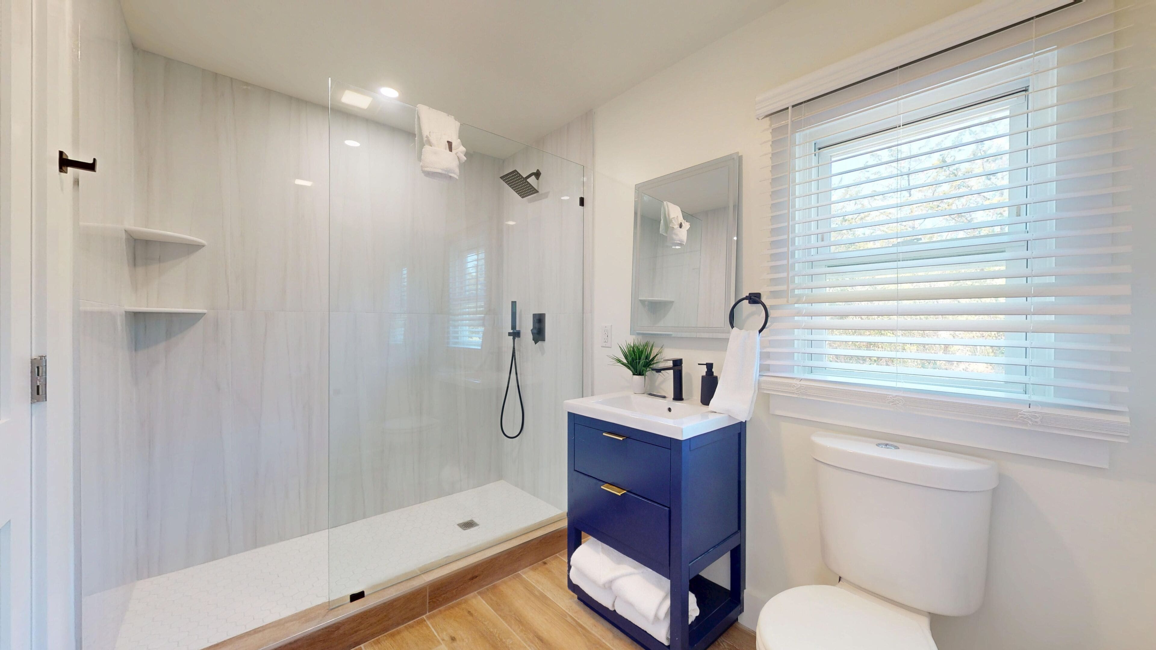 Hide Tide Two-Bedroom Estate | Bathroom | Hair dryer, towels, soap, shampoo