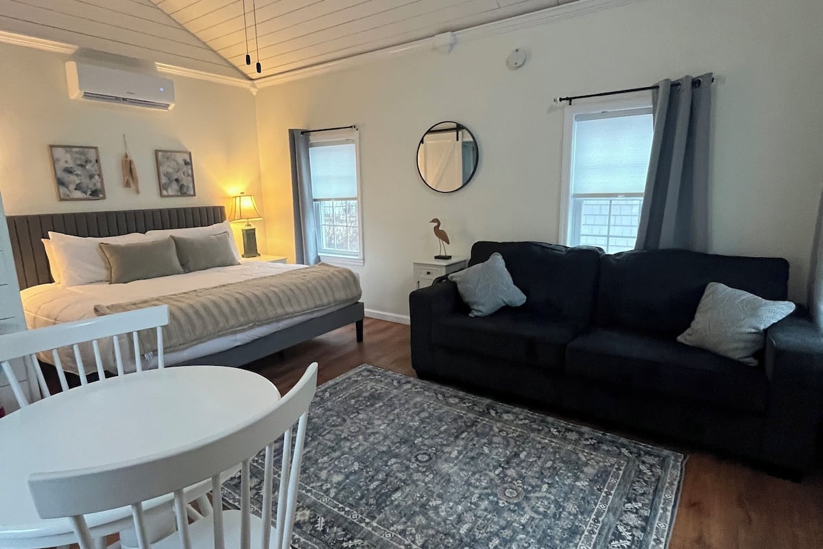 1BR - King Bed - Sofa Bed - Sleeps 4 - POOL - 9