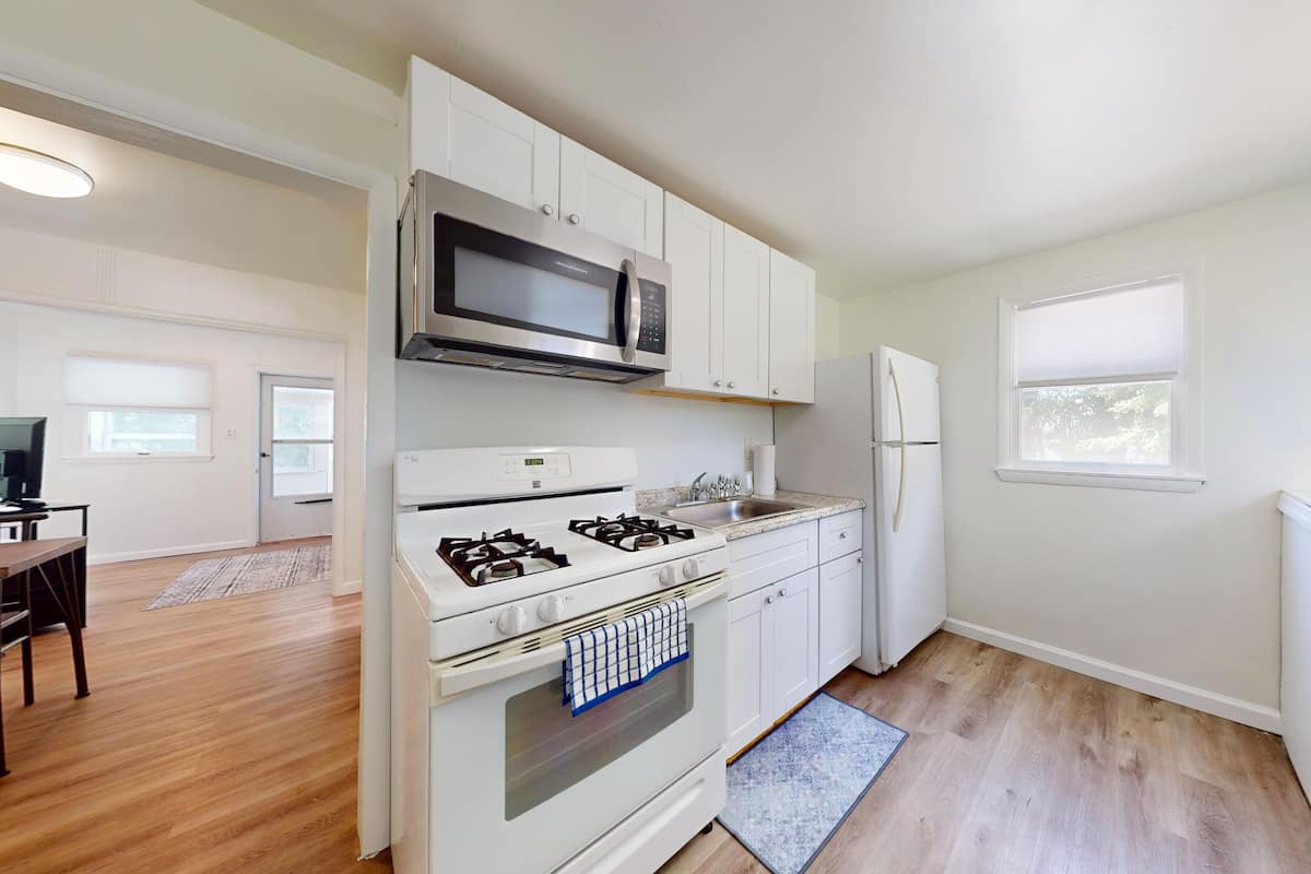 Low Tide One - Bedroom Estate | 1 bedroom, iron/ironing board, free WiFi, bed sheets