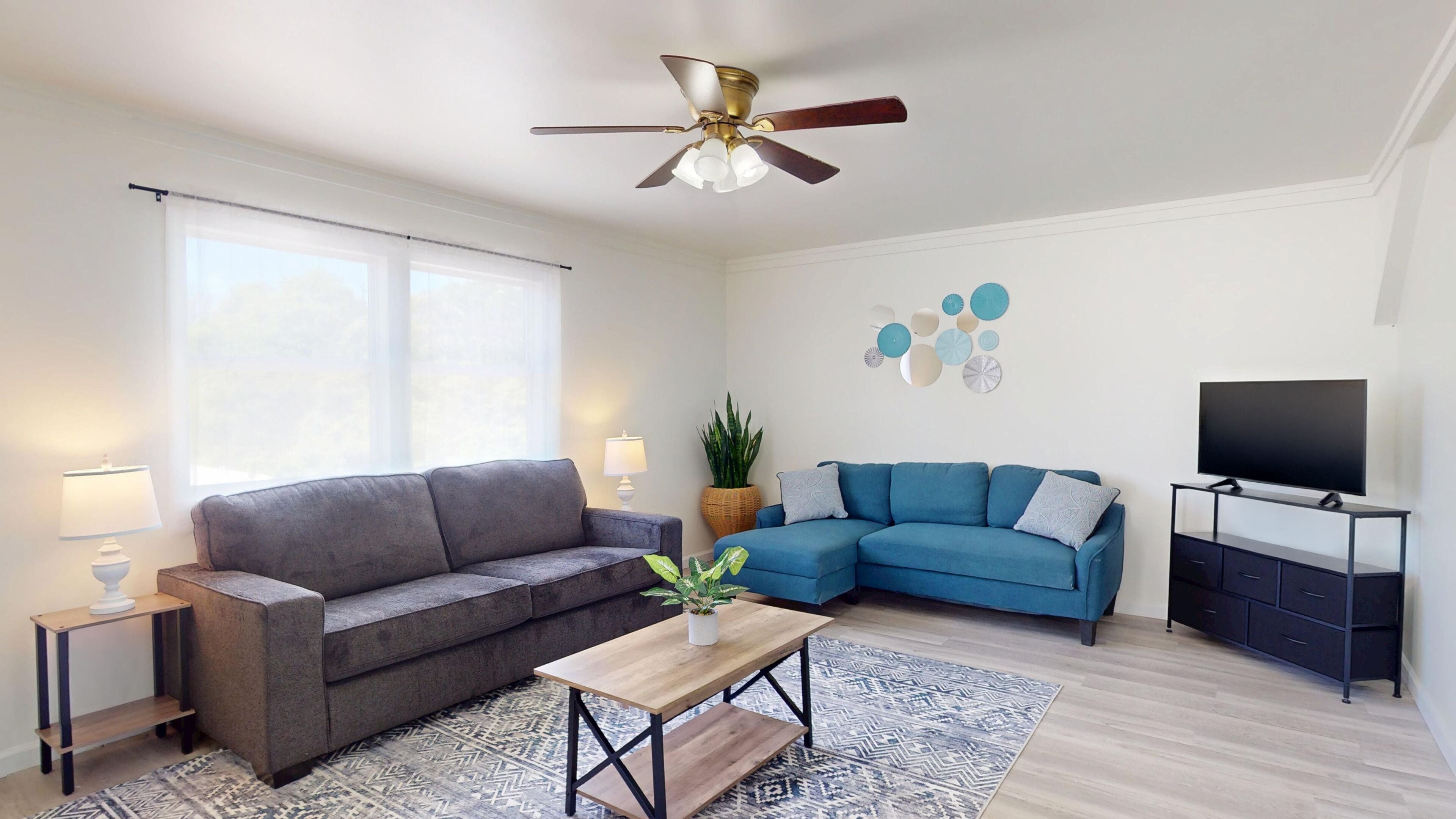 Hide Tide Two-Bedroom Estate | Individually furnished, blackout drapes, iron/ironing board, free WiFi