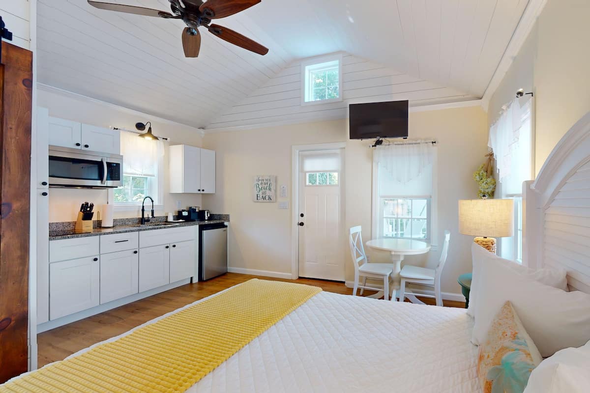 1 bedroom, iron/ironing board, free WiFi, bed sheets