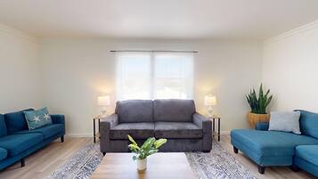 Hide Tide Two-Bedroom Estate | Oppholdsrom | Flatskjerm-TV