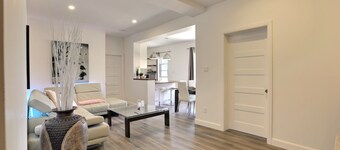 Spectacular, Lunch with the Chateau Frontenac! Air-conditioned Free parking!