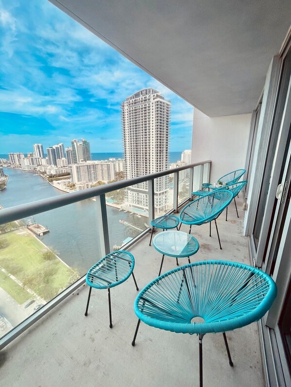 Property grounds - Beachwalk -1 Bedroom W-Kitchen and Great Views (Hallandale Beach)