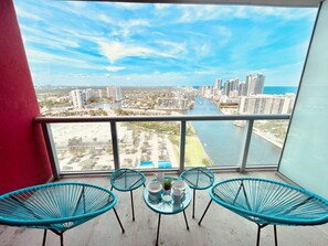 Property grounds - Beachwalk Studio W-Kitchenette, Beach, Pool, Gym (Hallandale Beach)