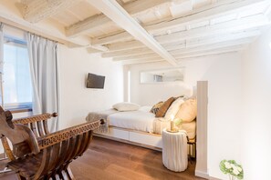 Iron/ironing board, free WiFi, bed sheets - Contemporary Apartment with Private Outdoor in Lucca (Lucca)
