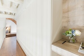 Interior - Contemporary Apartment with Private Outdoor in Lucca (Lucca)