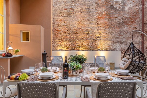 Outdoor dining - Contemporary Apartment with Private Outdoor in Lucca (Lucca)