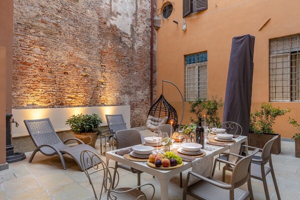 Outdoor dining - Contemporary Apartment with Private Outdoor in Lucca (Lucca)