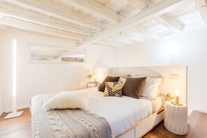 Iron/ironing board, free WiFi, bed sheets - Contemporary Apartment with Private Outdoor in Lucca (Lucca)