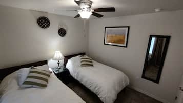 3 bedrooms, iron/ironing board, WiFi, bed sheets