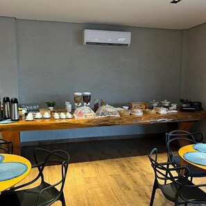 Daily full breakfast for a fee - Hotel Iaguara (Coxim)