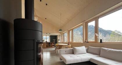 Holiday apartment "Bergufer - ObergeschoĂ" in Oberammergau