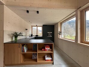 Fridge, oven, dishwasher, coffee/tea maker