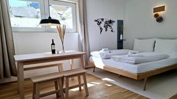 1 bedroom, bed sheets