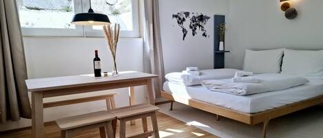 1 bedroom, bed sheets