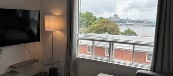 What a View!!! Chateau, Balcony incredible view of the Chateau! Free parking!