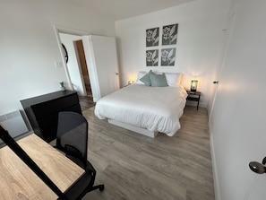 2 chambres, fer et planche à repasser, Wi-Fi, draps fournis